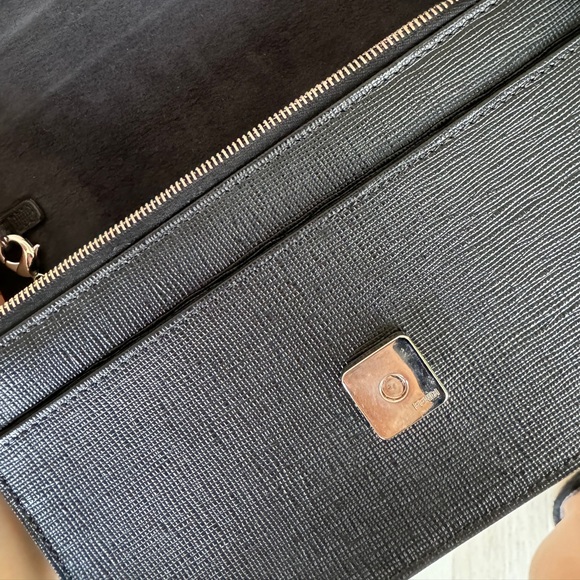 Fendi wallet on chain - Picture 7 of 8